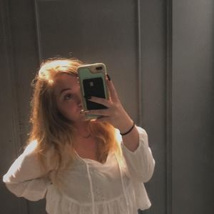 Meet your Posher, Kayla